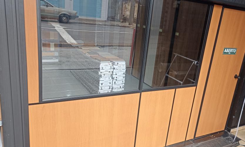 					    	Divisoria 
Branca
Cristal
Amadeirada

					  	
					  	
					  	
					  	